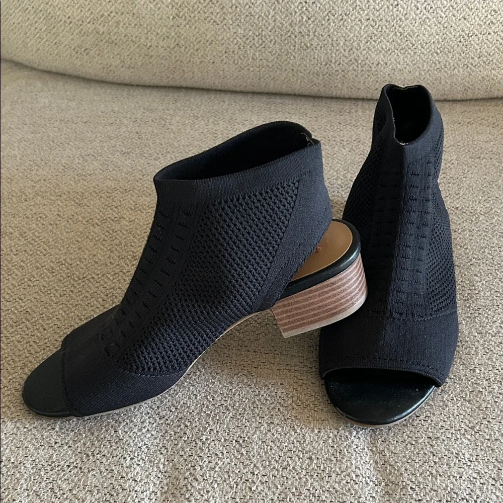 Steve Madden Black Open-Toe Mules‎